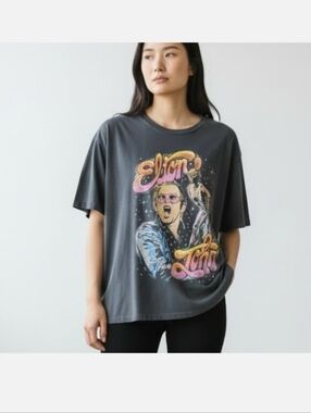 DAYDREAMER ELTON JOHN TEE Size M
